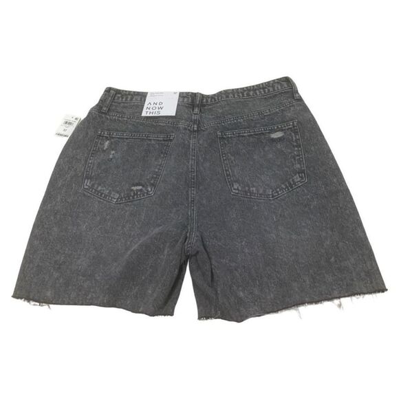 Asymmetrical Fly Bermuda Shorts - Picture 2 of 6